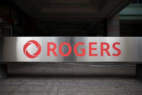 Rogers hails successful satellite-to-mobile phone call, with N.L. premier on one end